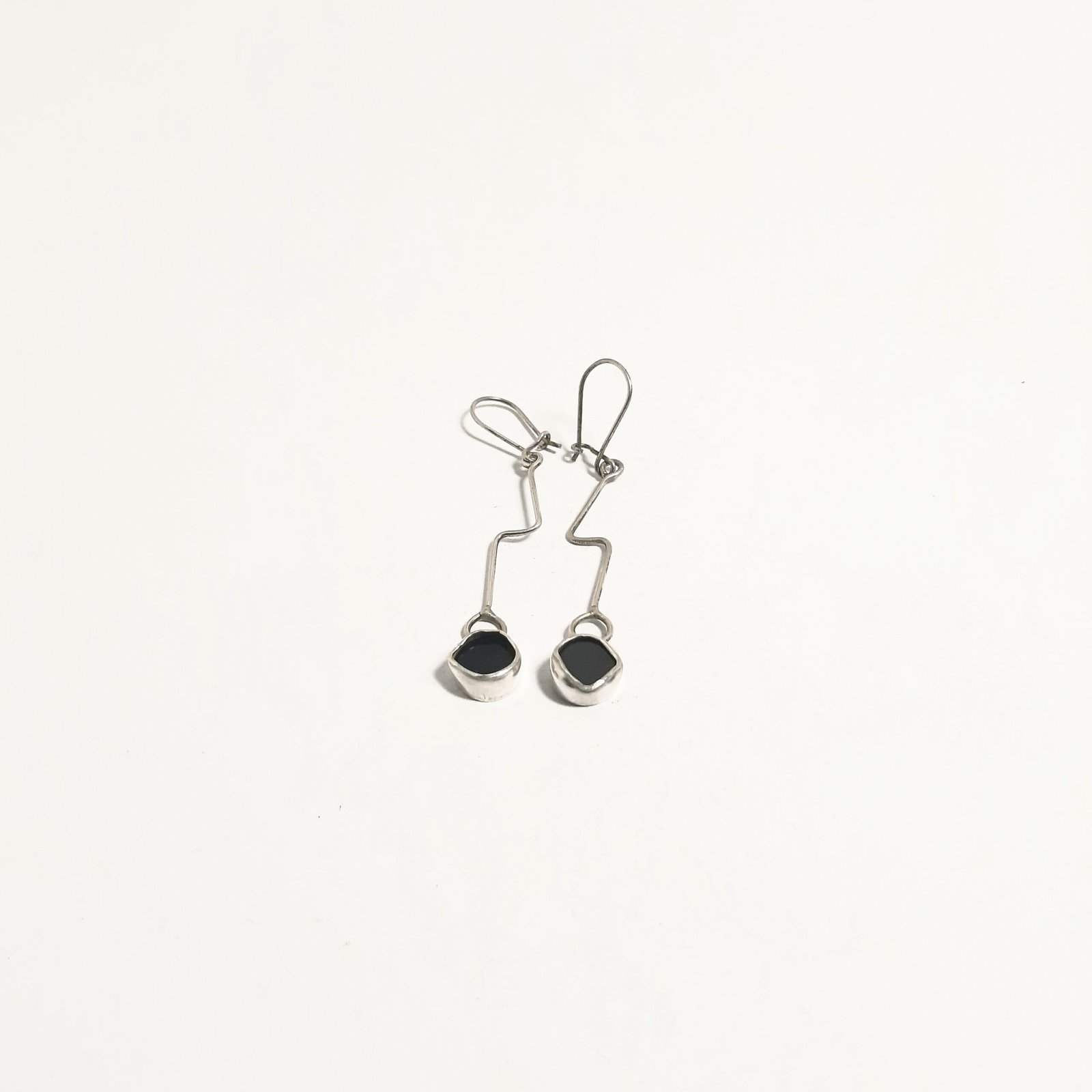 onyx stone wavy earrings
